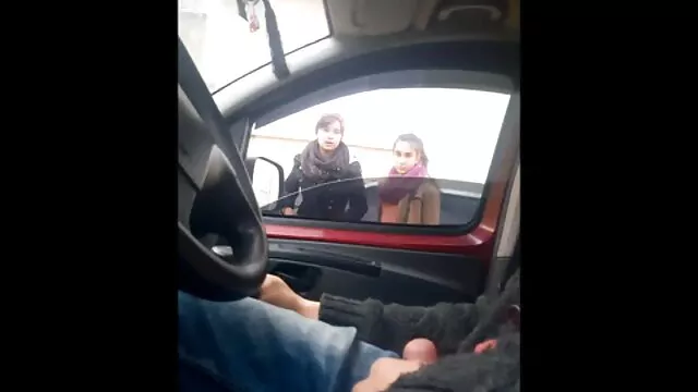 نامادری نشان می دهد که چگونه دانلودفیلم سوپر سکسی یک زن را راضی کند