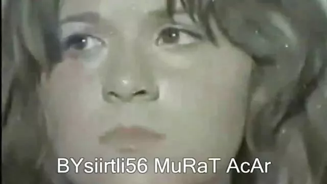 4 چشم سبز پر جنب و جوش آبنوس یک ﻿دانلودفیلم سوپرخارجی دیک بزرگ را لوس می کند