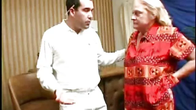 مرد پاهای سکسی را در جوراب دانلودفیلم سوپر افغانی های بلوند روسی لعنتی و در دهان او را لعنتی